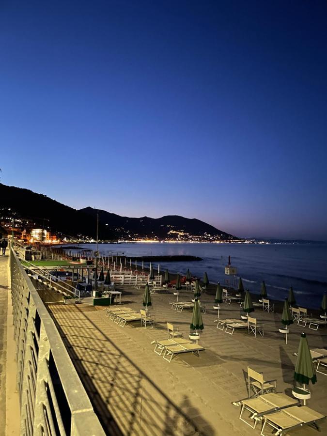Hotel Del Golfo 라이구에글리아 외부 사진